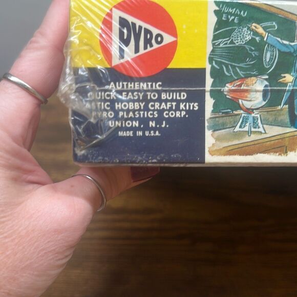 NEW Vintage Pyro HUMAN EYE Model Kit 4X Normal Size Plastic Model Kit S 371-300 - Picture 5 of 6